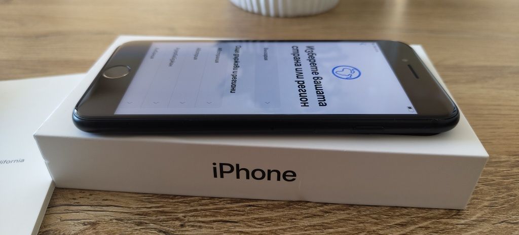 Продавам Iphone SE   64 Gb пълен  комплект