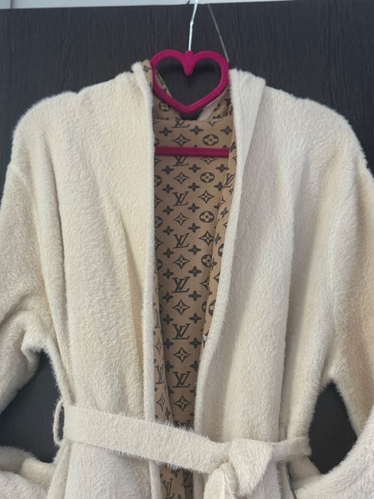 Интересно палтенце - Louis  Vuitton