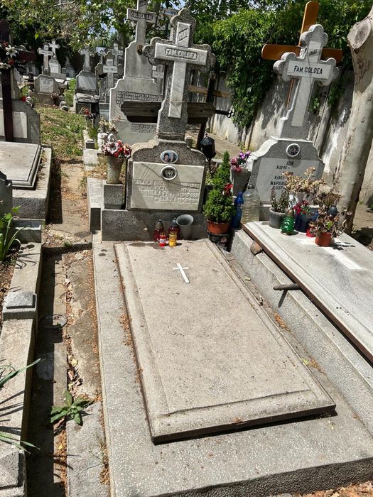 Loc de veci cu 3 cripte