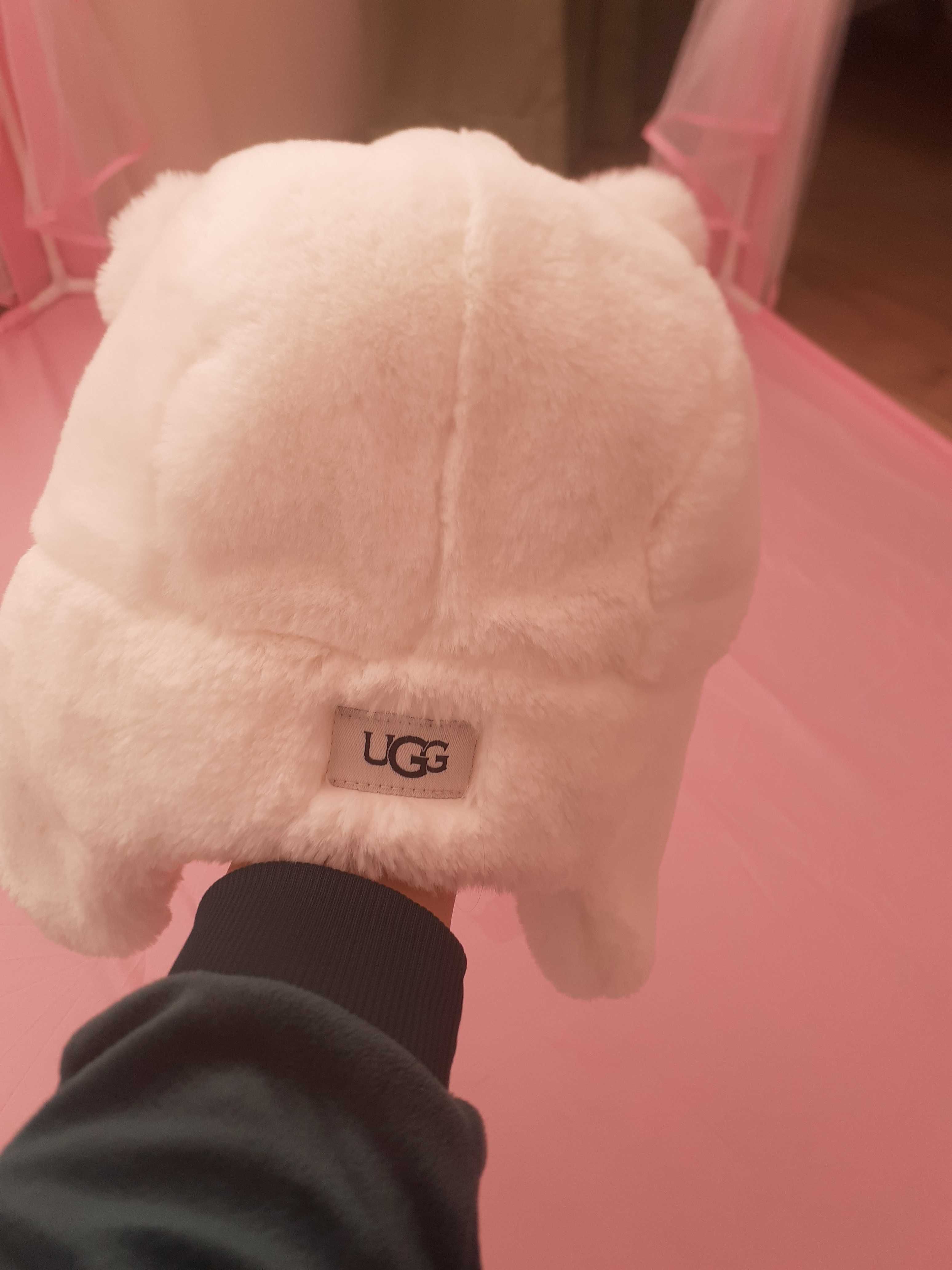 Бяла зимна шапка UGG original