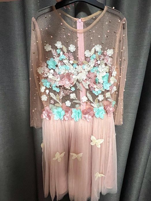 Rochie lucrata-n atelier