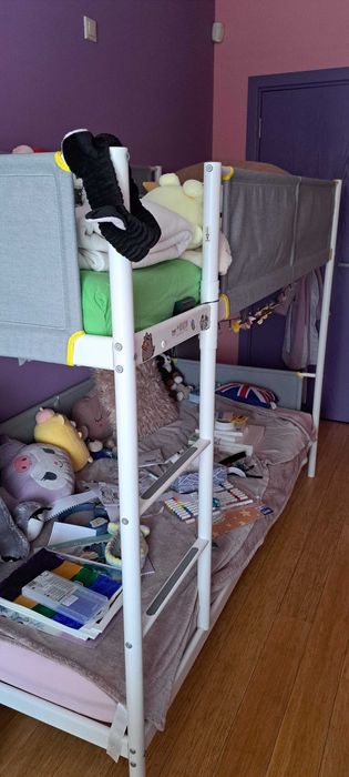 Продавам детско двуетажно легло, модел Vitval на Икеа.