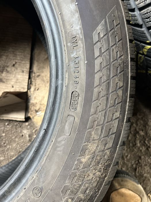 Хубави зимни гуми 4 бр. 235.55.17