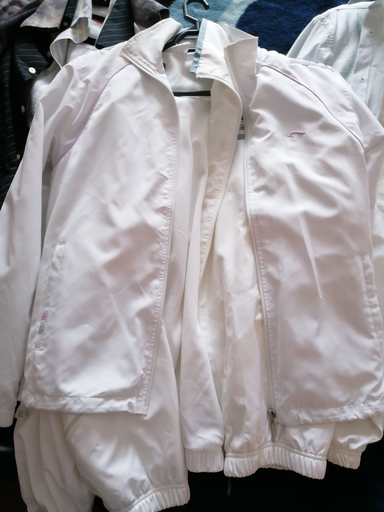 Vînd 2 costume și costum mire și 4geci pile