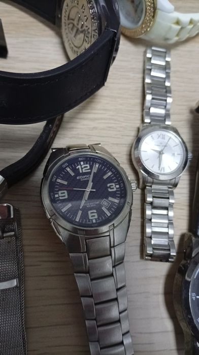 Vând ceasuri  bărbătești și dama
