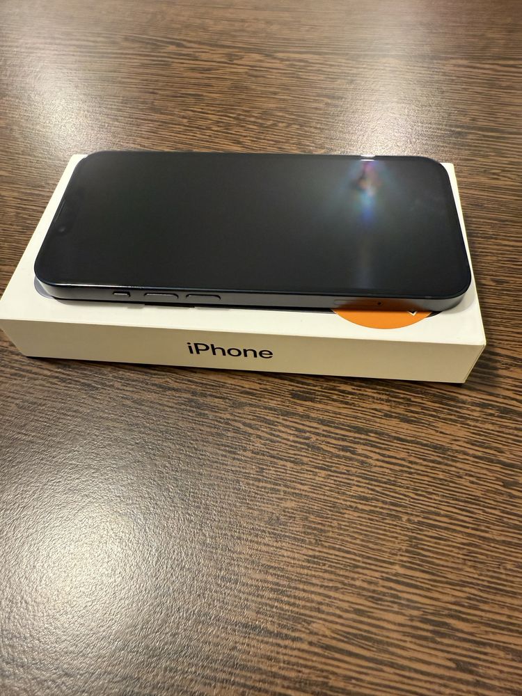 IPhone 13 128 gb Midnight ca nou