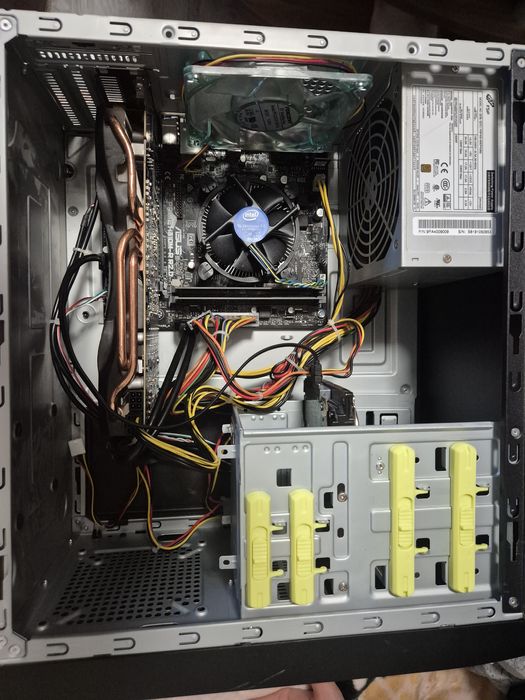 Pc de vânzare, i5-gen 9 perfect funcțional