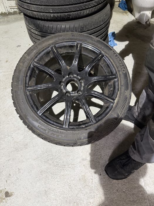 Vand caucicuri cu jante de iarna