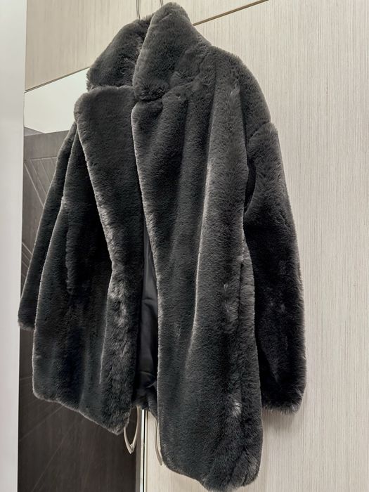 Zara пухкаво ново палто