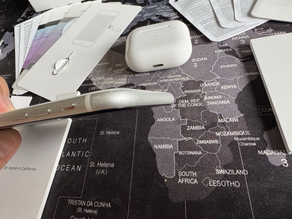 Apple iphone SE 2020 + Apple Airpods 3