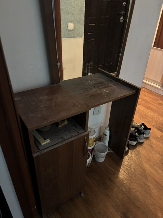 Продам трюмо с зеркалом за 12к торг есть