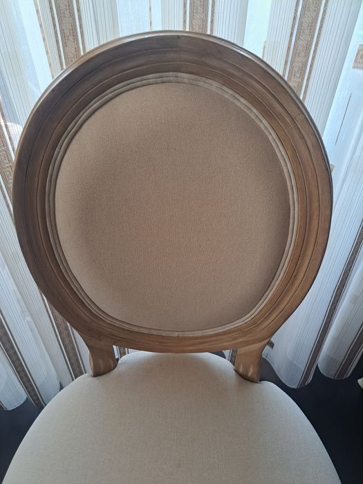 Vând scaune din lemn masiv