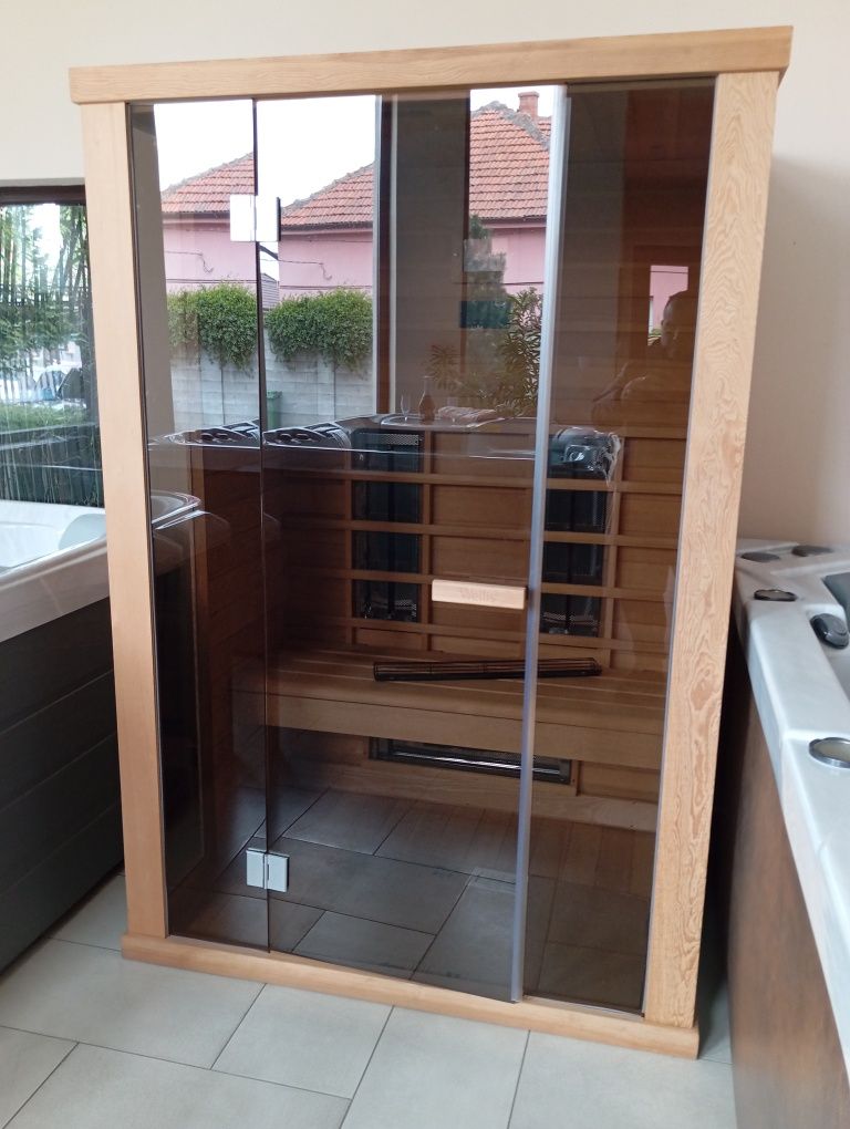 Vând sauna Wellis