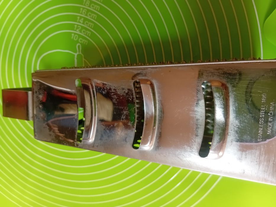 Тёрка  железная  кухонная