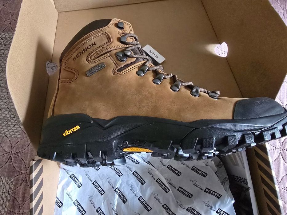 Продавам зимни мъжки боти BENNON