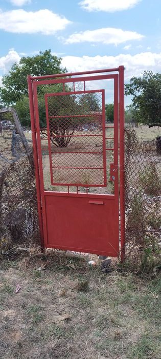 Продавам дворно място 800кв.м. в регулация и ПУП