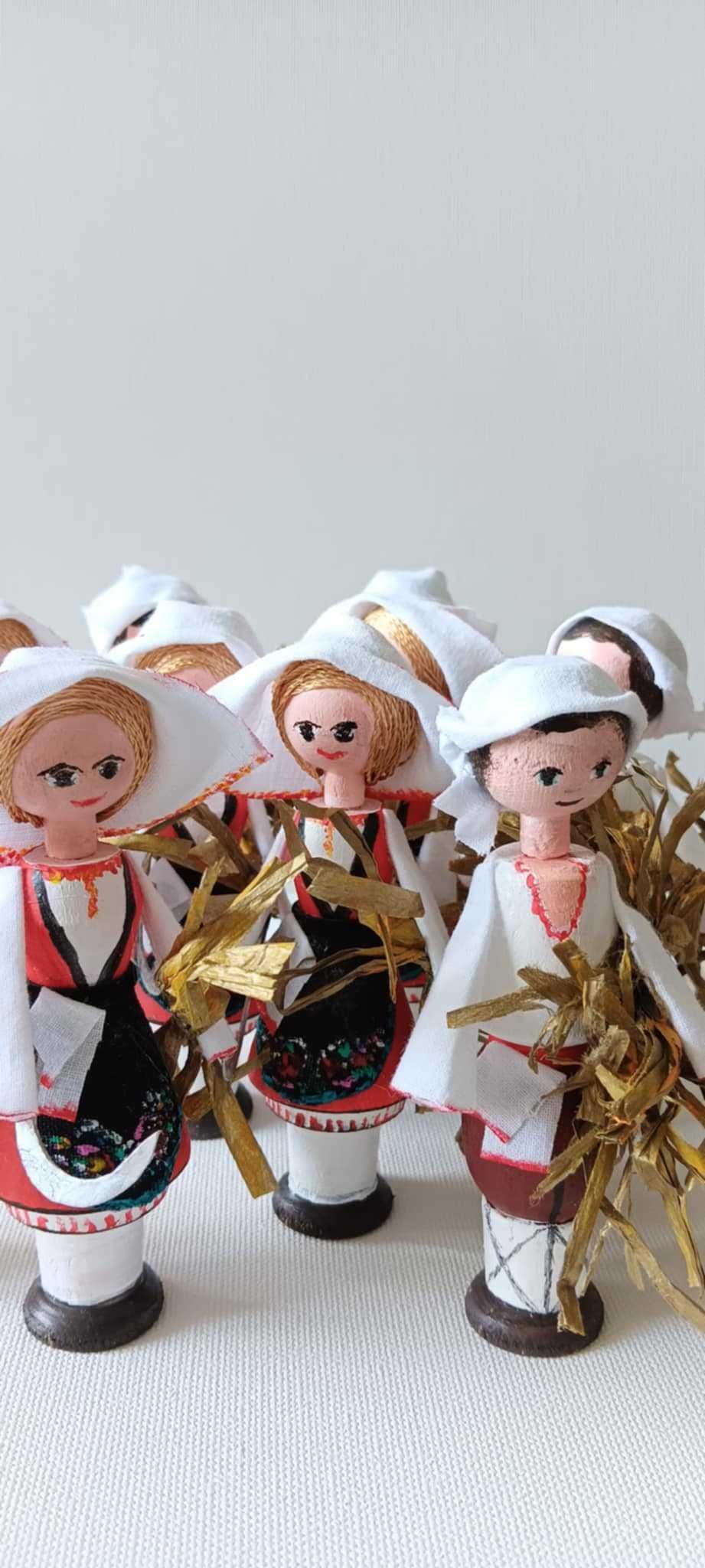 Сувенири- Ръчно изработени дървени кукли с национални носии- "Жътвари"