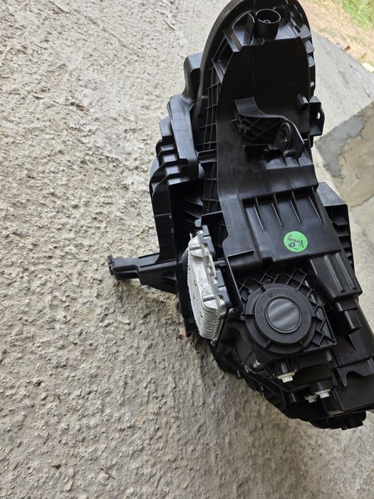 Volvo EX30 ляв и десен фар