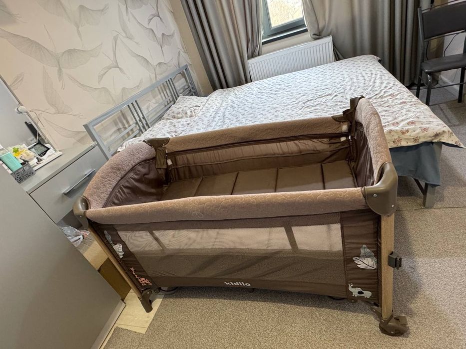 Кроват манеж продаётся сотилади