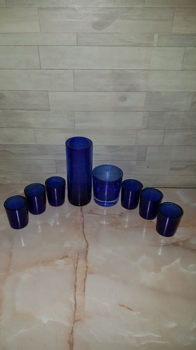obiecte din sticla albastra