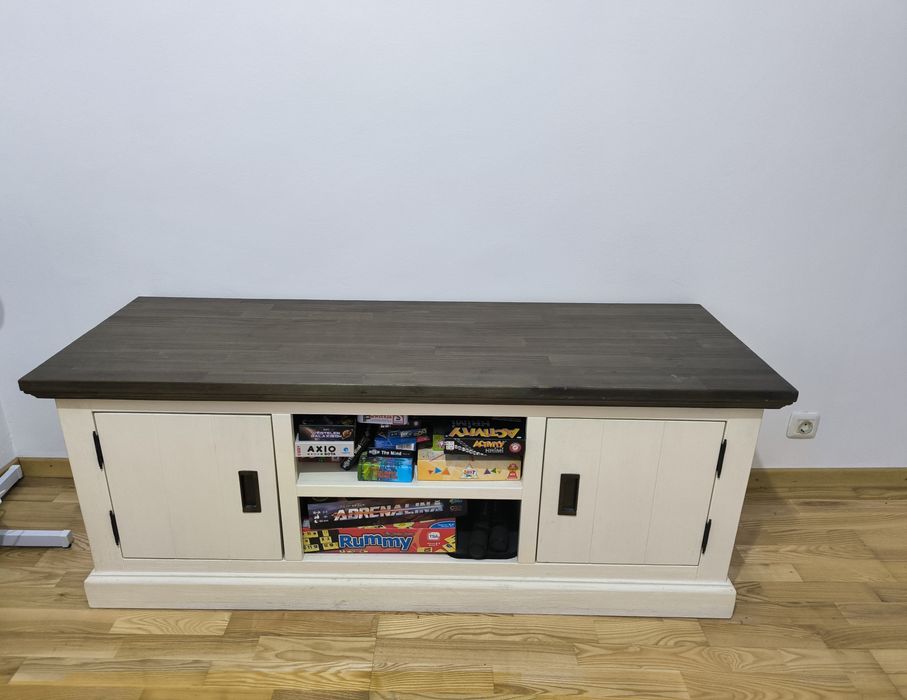 Vând comodă TV din lemn masiv, cu design rustic
