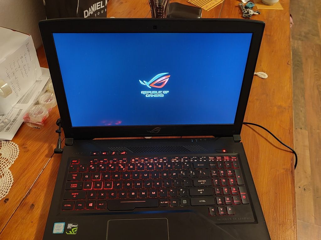 Vând laptop Asus