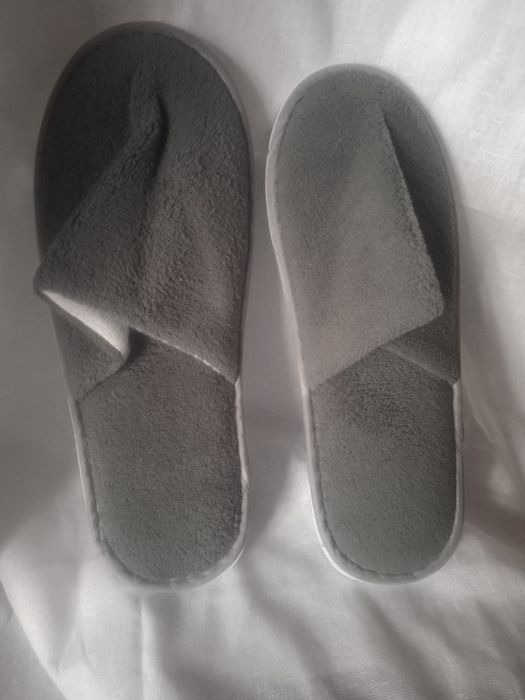 Женские тапочки.