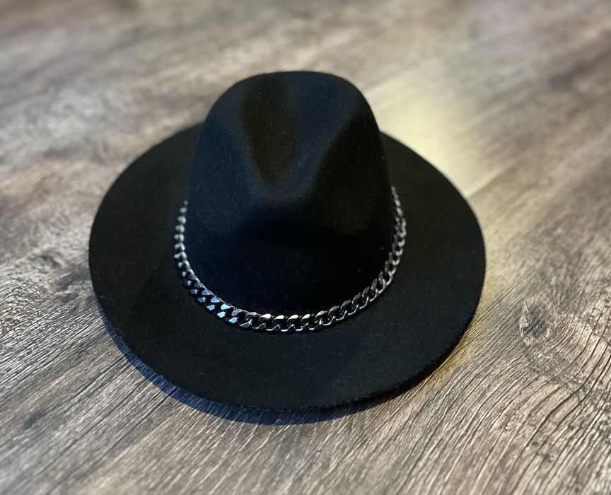 Вълнена шапка Reserved