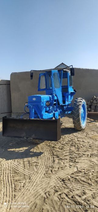 Трактор сотилади