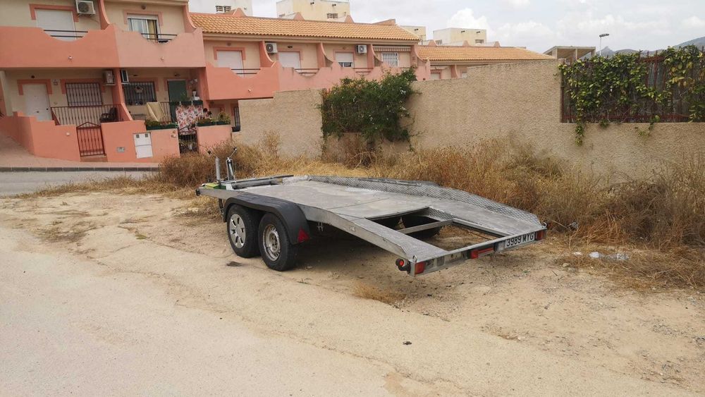 vinde plataforma pentru transport de masini, tractoare, utilaje etc:
