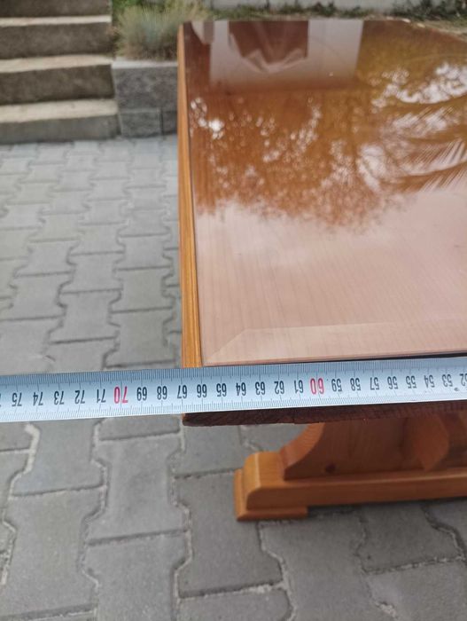 Холна маса от дърво