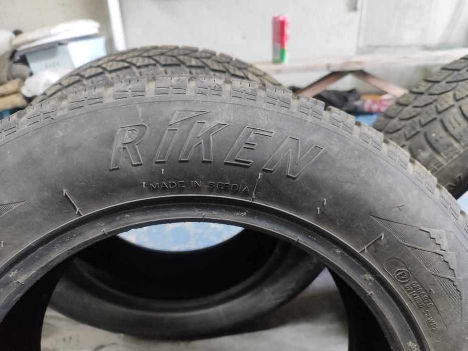 Продам ЗИМНЮЮ Резину 195/65/15 Б/у