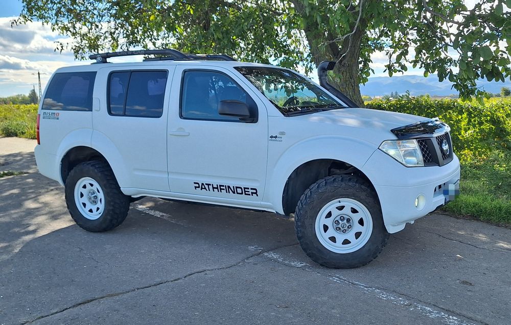 Nissan pathfinder (ca un patrol:) off road 4x4