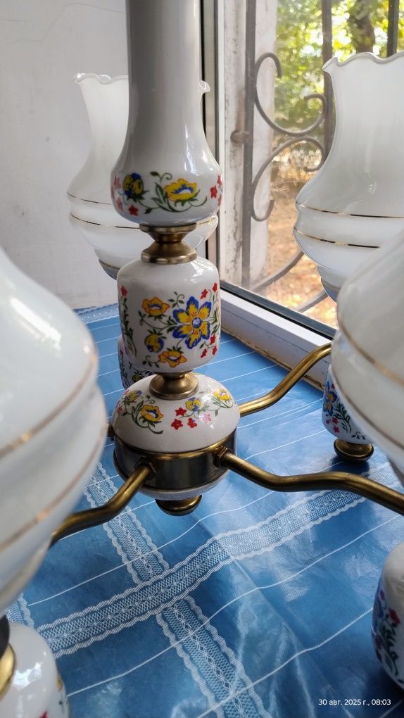 Продам фарфоровую люстру