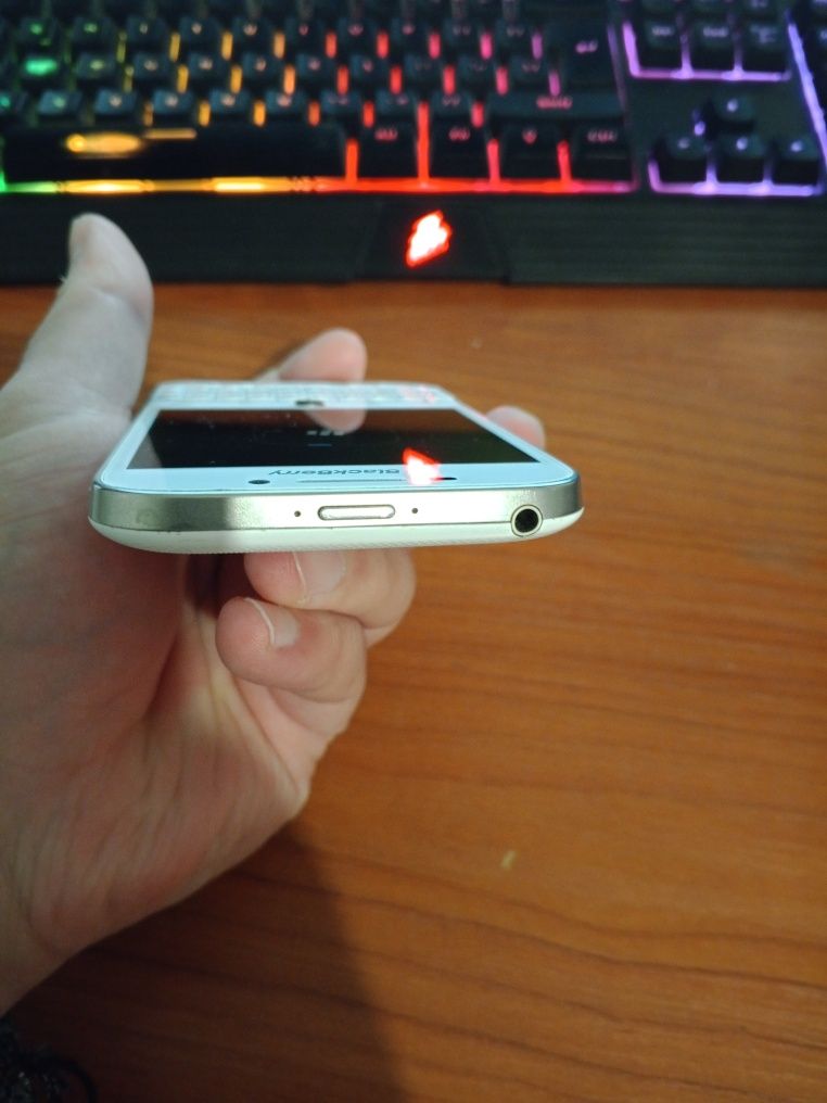 BlackBerry  Q20 Classic White