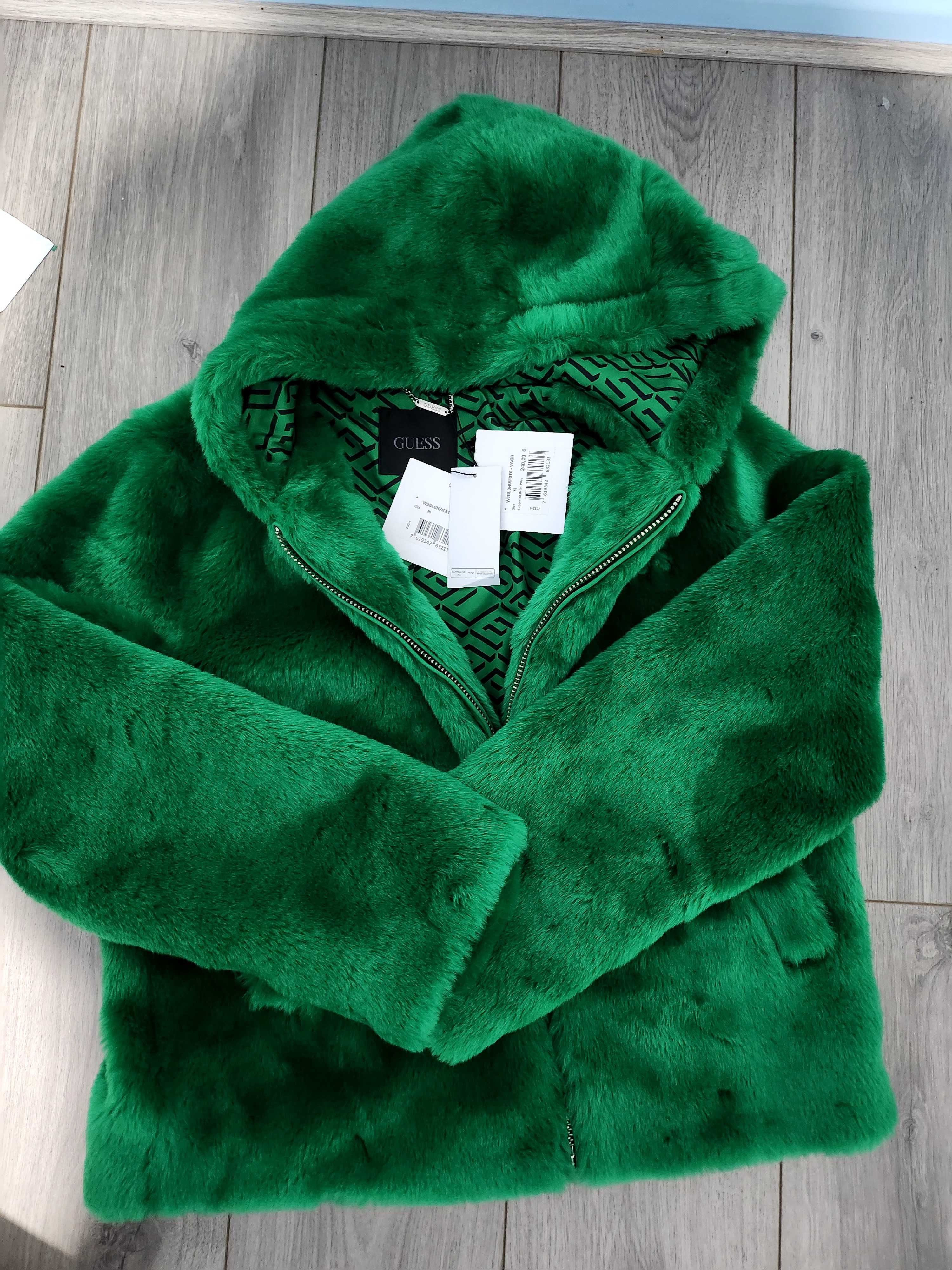 Яке Guess  оригинално М размер