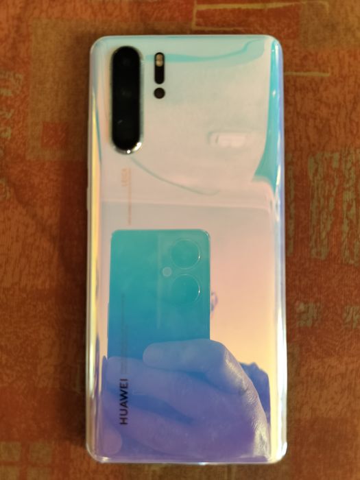 Huawei p30 pro  8/128gb( sticla fisurata)