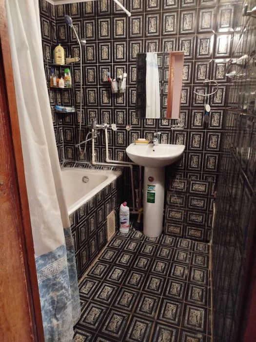 Продаётся просторная 3-комнатная квартира, массив куйлюк - 4.