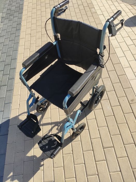 Scaun cu rotile ultrausor, pliabil, sezut 45 cm, CML-203ABJ-16

 

Sca