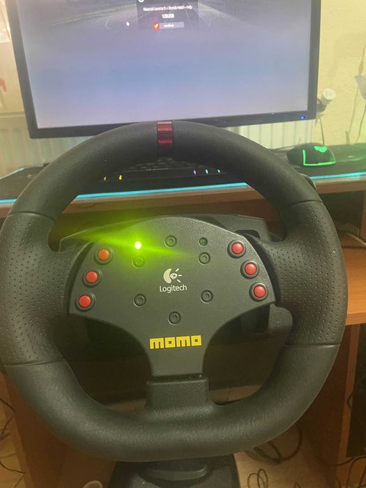 Volan Logitech Momo Racing