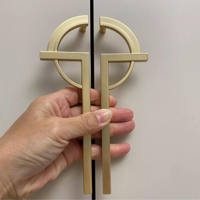 Мебельные ручки в двух цветах