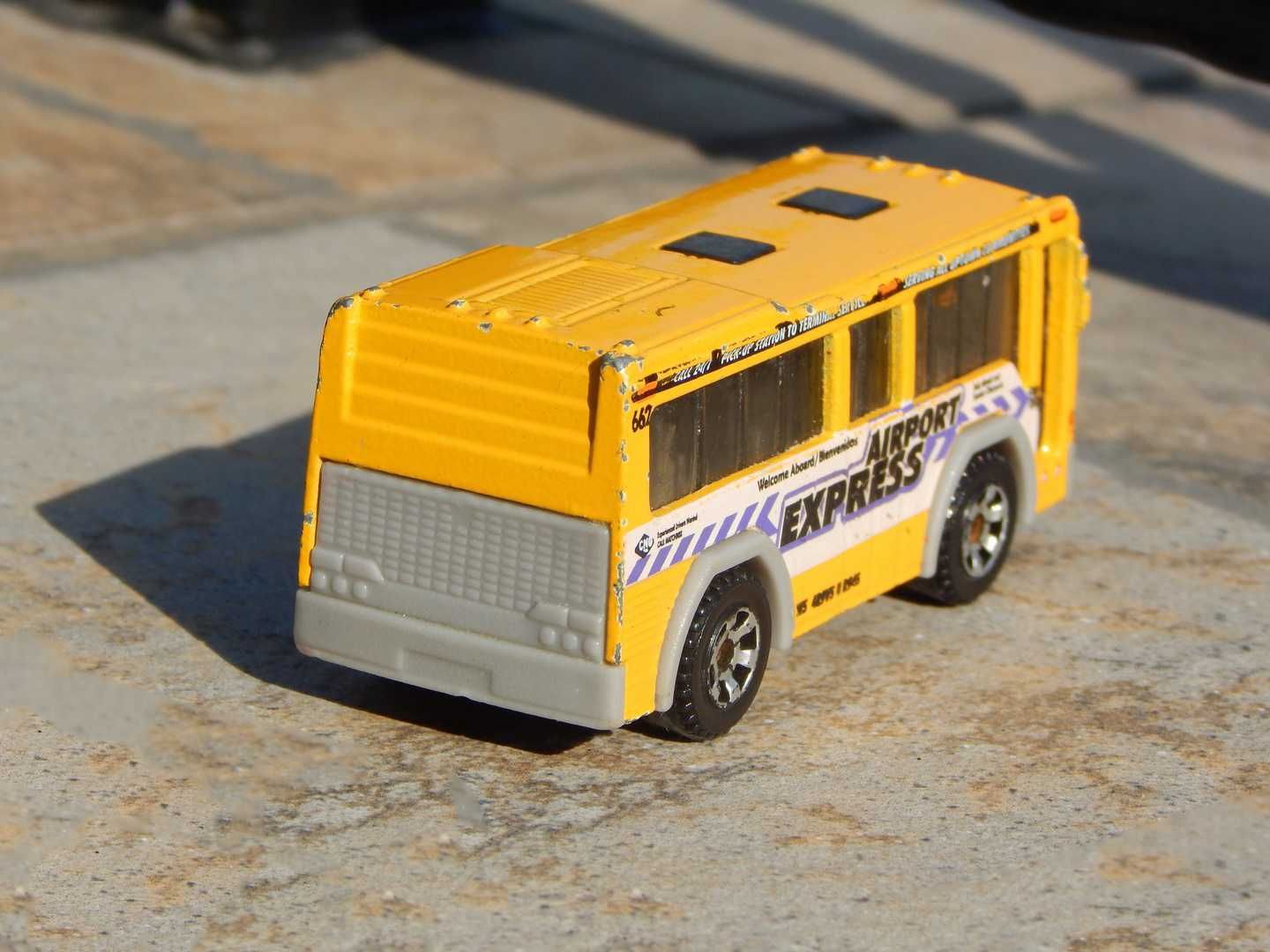 Macheta autobuz autocar transport aeroport City Bus Matchbox 2004