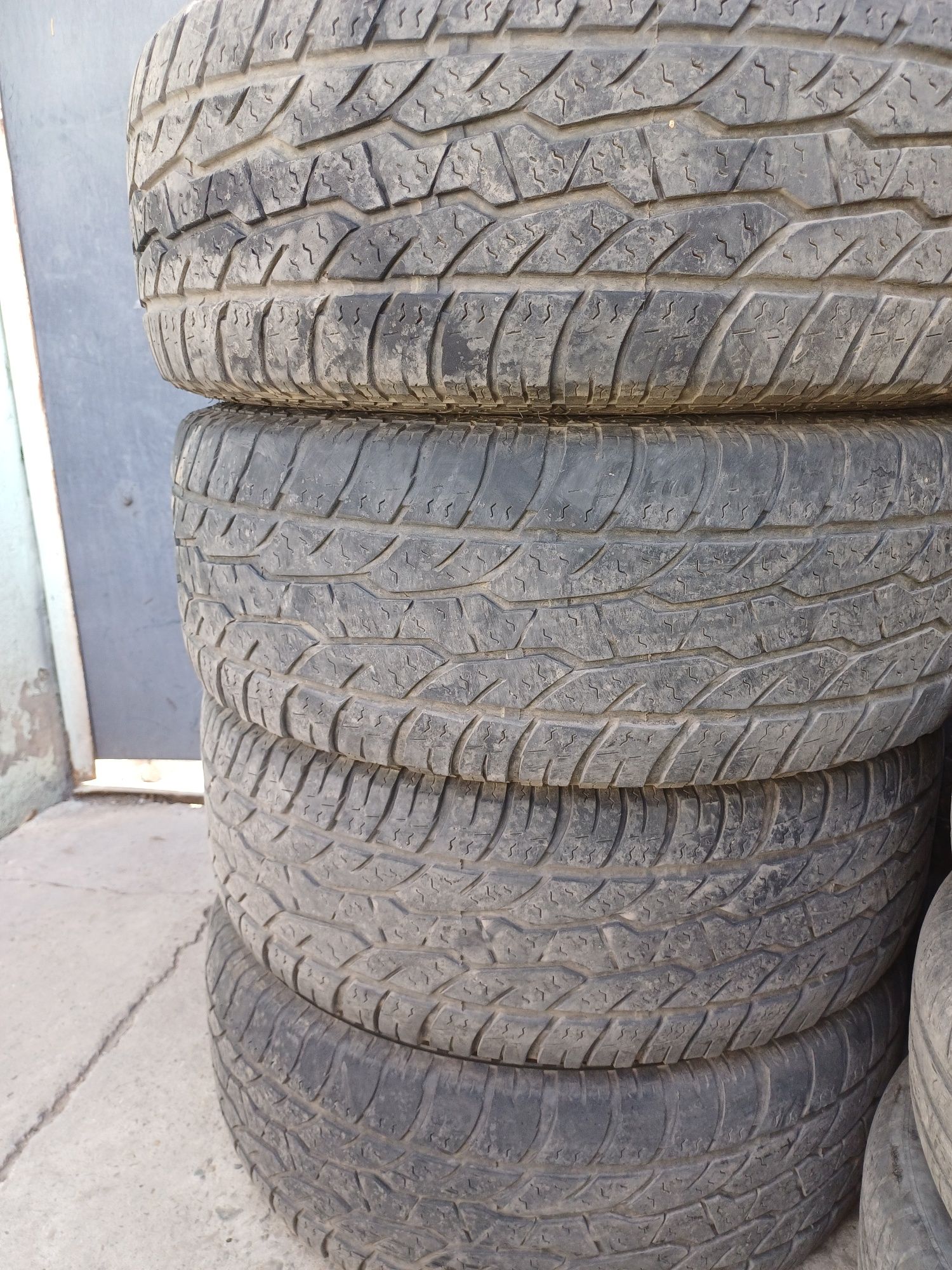 Продам шины 265/70 R15