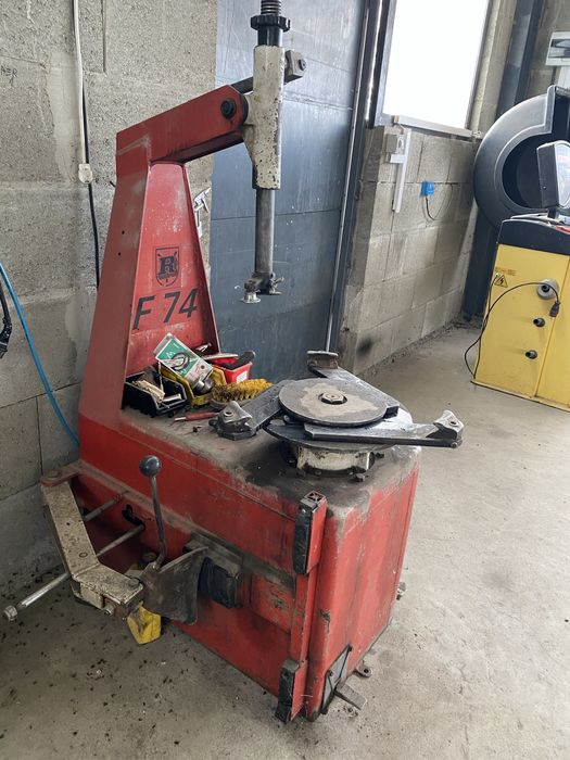 Masina dejantat montat cauciucuri