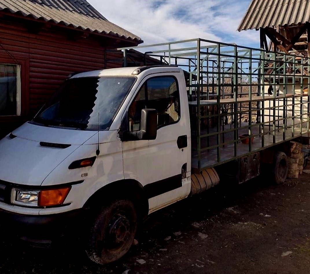 Iveco Daily pentru transport stupi
