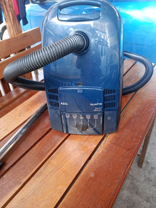 НЕМСКА прахосмукачка AEG 1600w