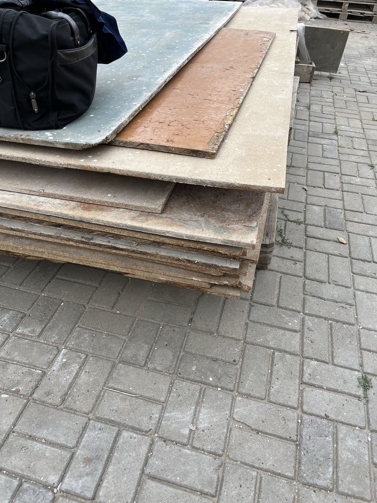 ДСП   буу в хорршом состоянии хватет на целый дом.