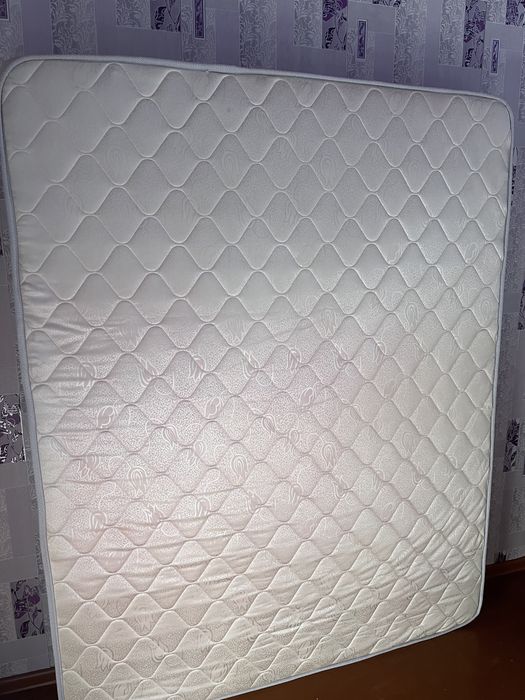 Матрас в хорошем состоянии
