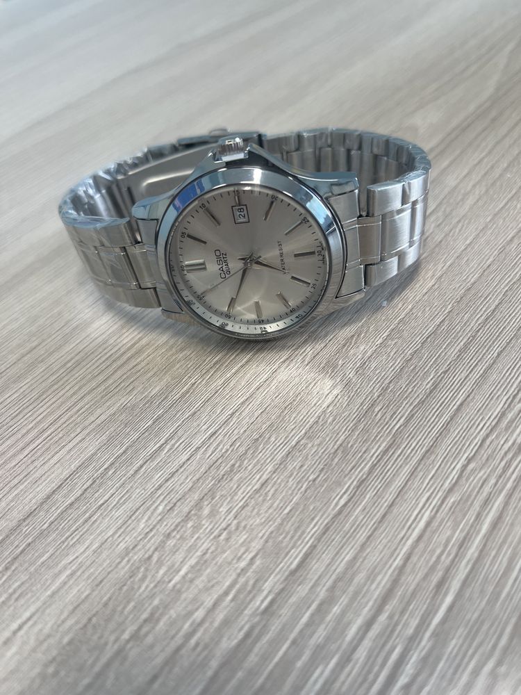 Фирменные часы Casio quartz