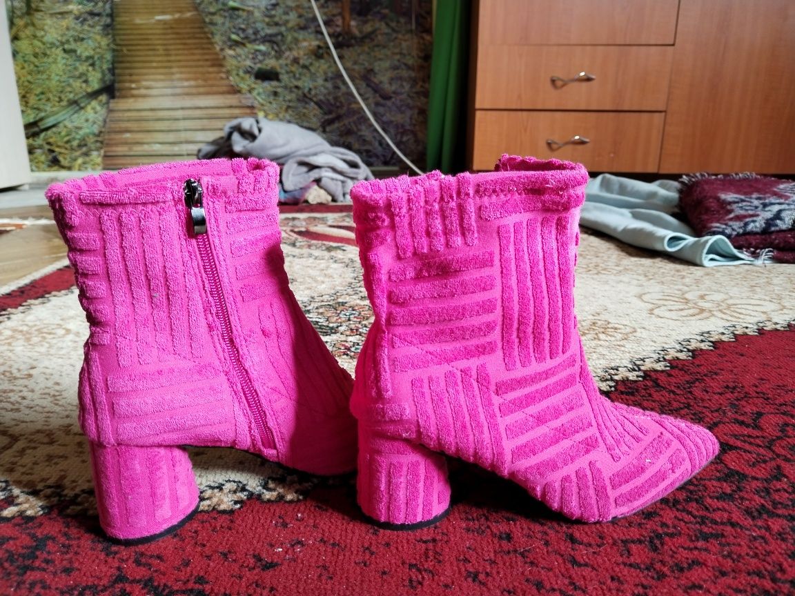 Botine roz noi mărimea 36